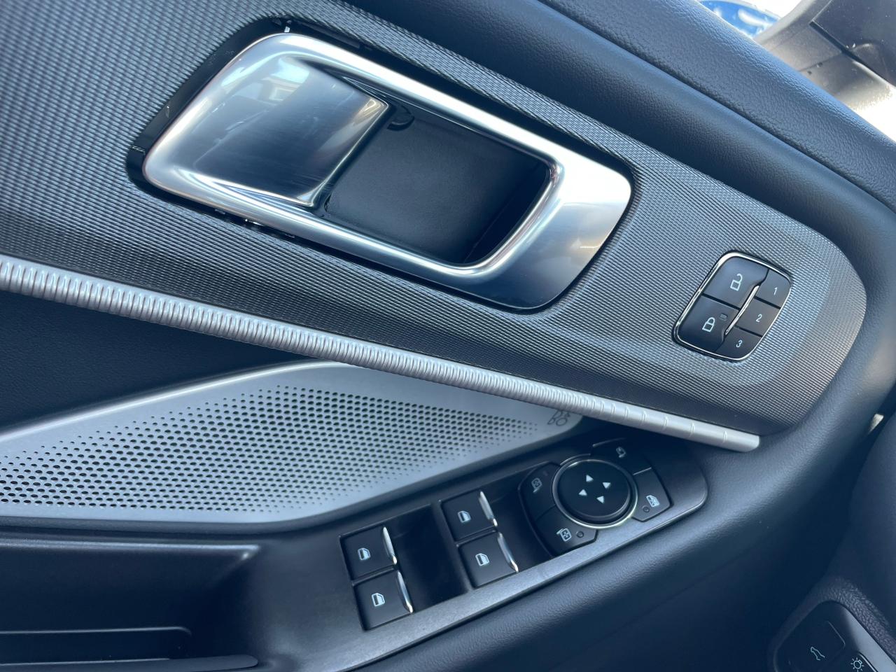 2025 Ford Explorer ST 4WD Photo5