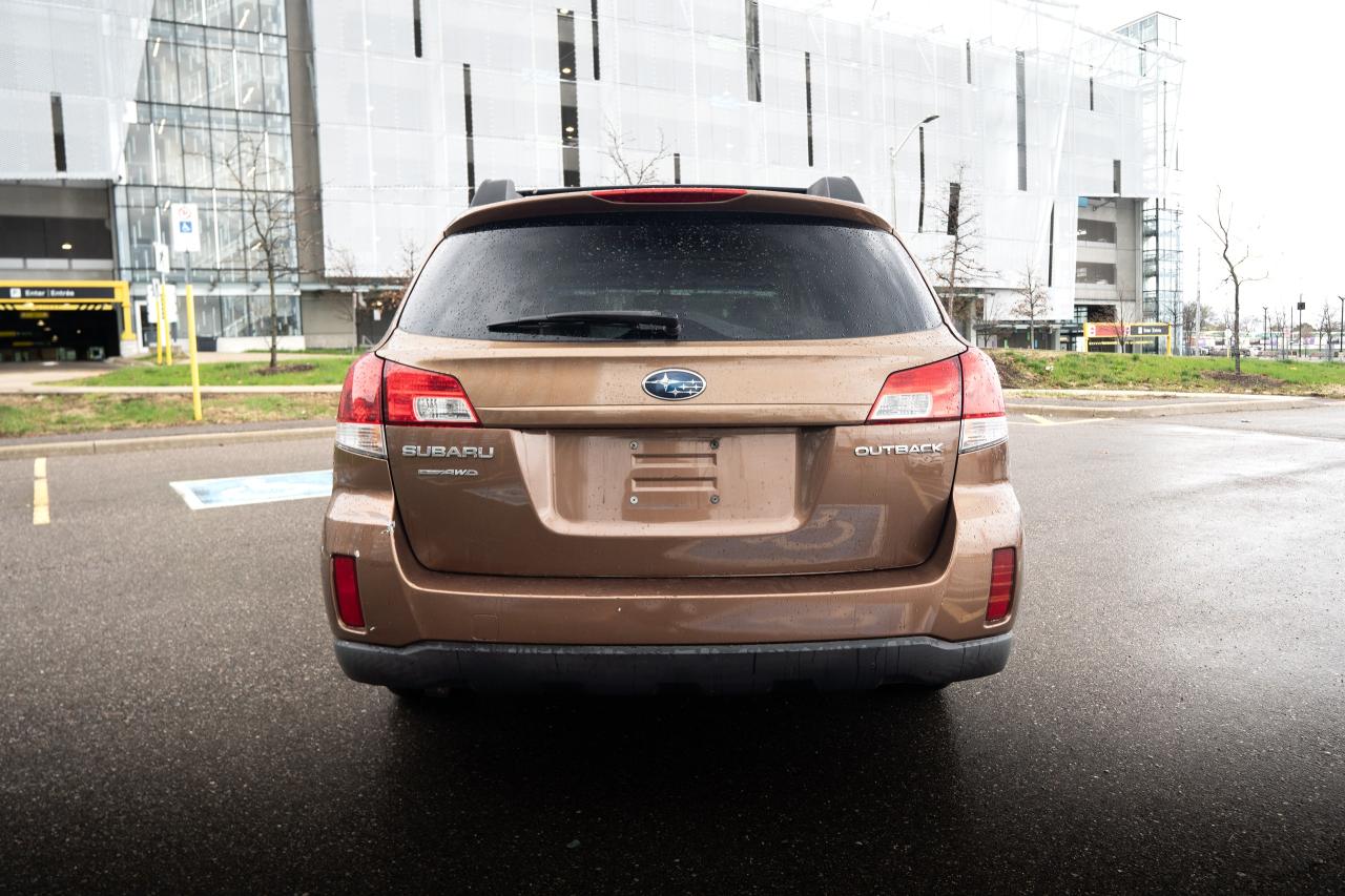 2011 Subaru Outback 2.5i Limited Pwr Moon | SOLD AS IS | - Photo #5