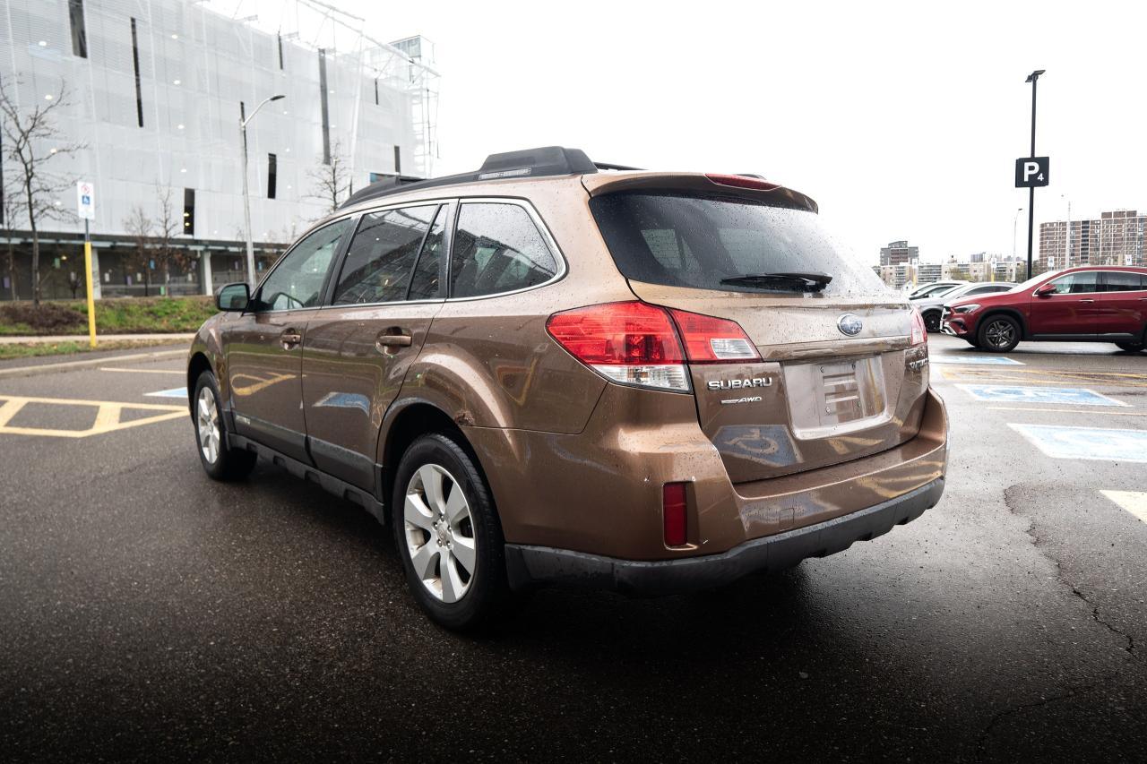 2011 Subaru Outback 2.5i Limited Pwr Moon | SOLD AS IS | - Photo #6