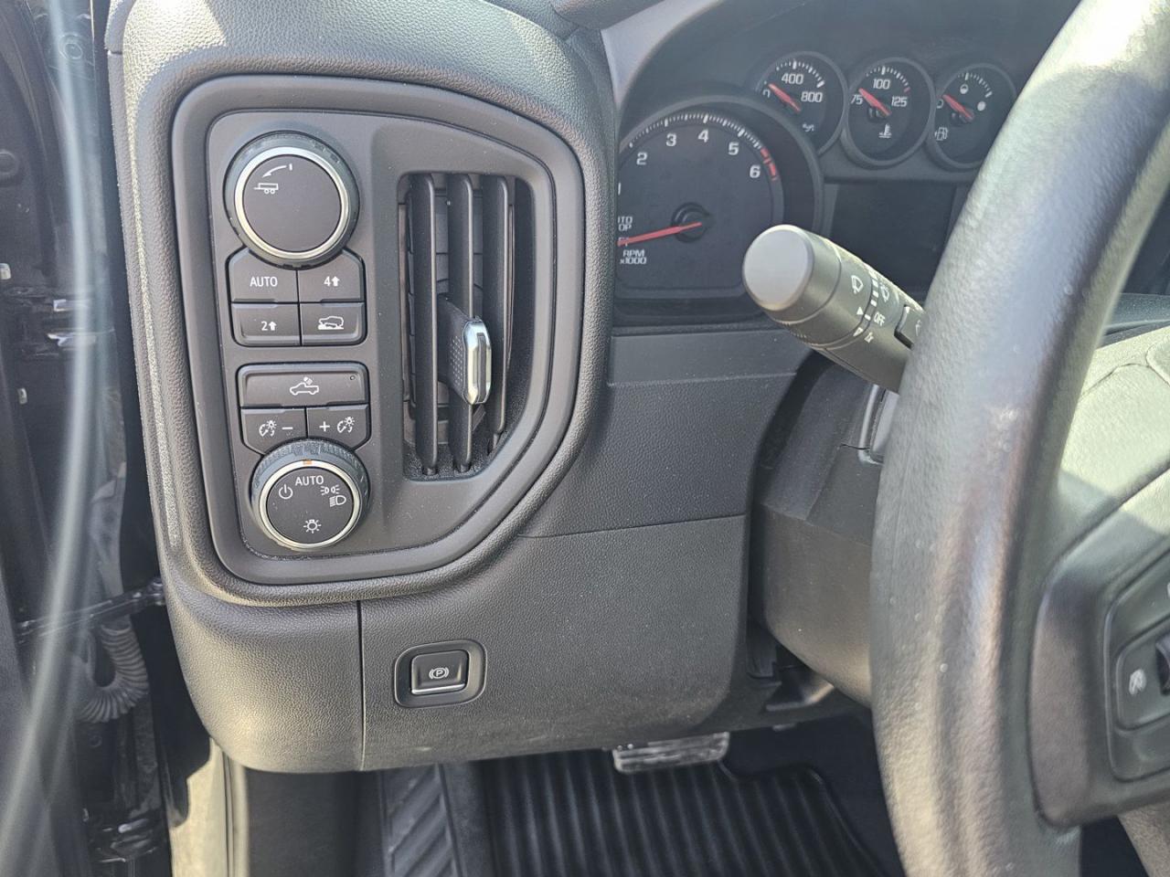 2021 Chevrolet Silverado 1500 Custom Double Cab 4WD 2.7L Turbo - Photo #18