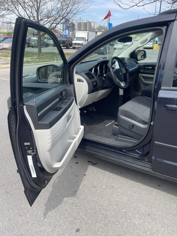2010 Dodge Grand Caravan SE  ONLY 165,000 KMS    STOW N GO - Photo #6