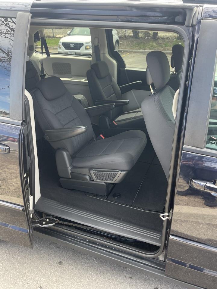2010 Dodge Grand Caravan SE  ONLY 165,000 KMS    STOW N GO - Photo #8