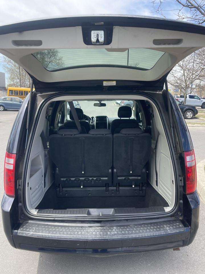2010 Dodge Grand Caravan SE  ONLY 165,000 KMS    STOW N GO - Photo #9