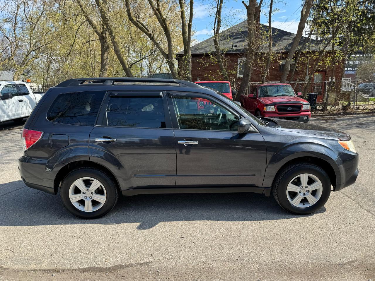 2010 Subaru Forester 2.5x Premium - 4WD - Photo #6