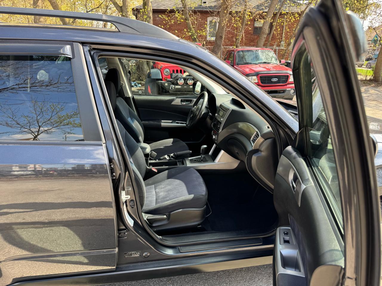2010 Subaru Forester 2.5x Premium - 4WD - Photo #17