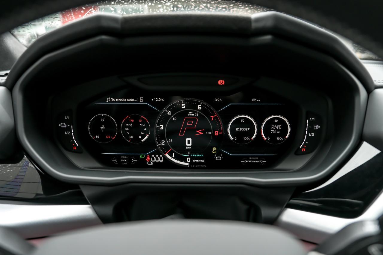 2025 Lamborghini Urus SE - Photo #9