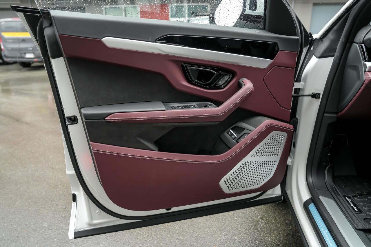 2025 Lamborghini Urus SE - Photo #3