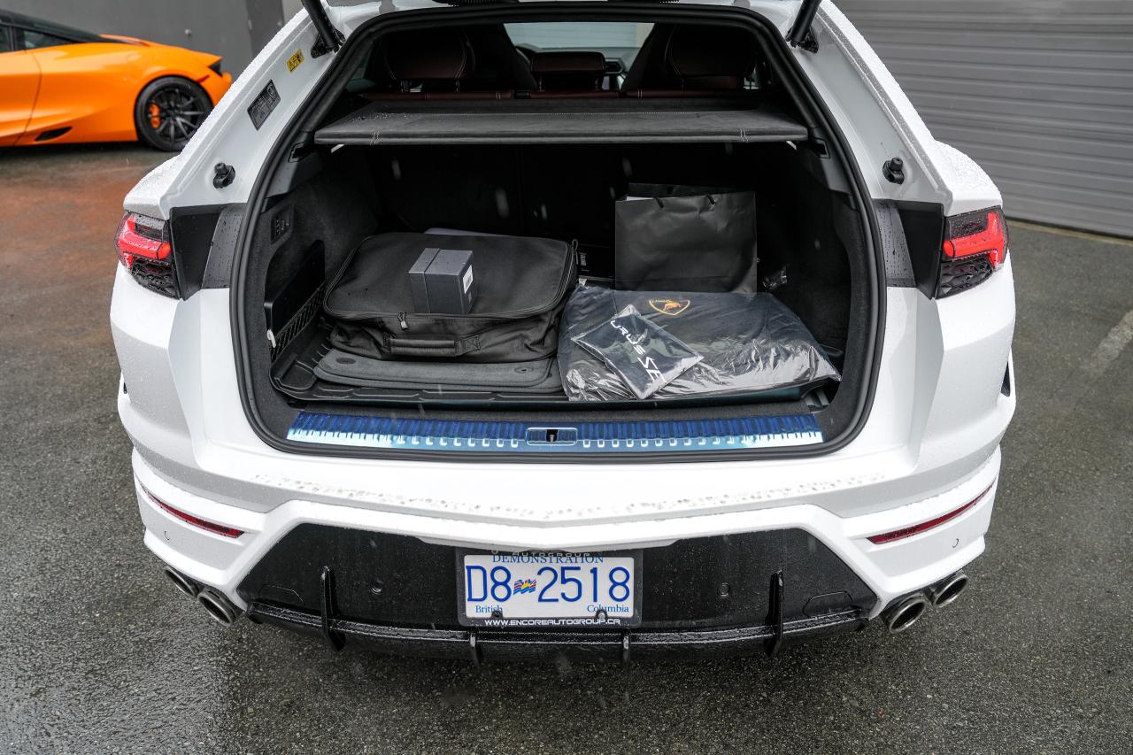 2025 Lamborghini Urus SE - Photo #16