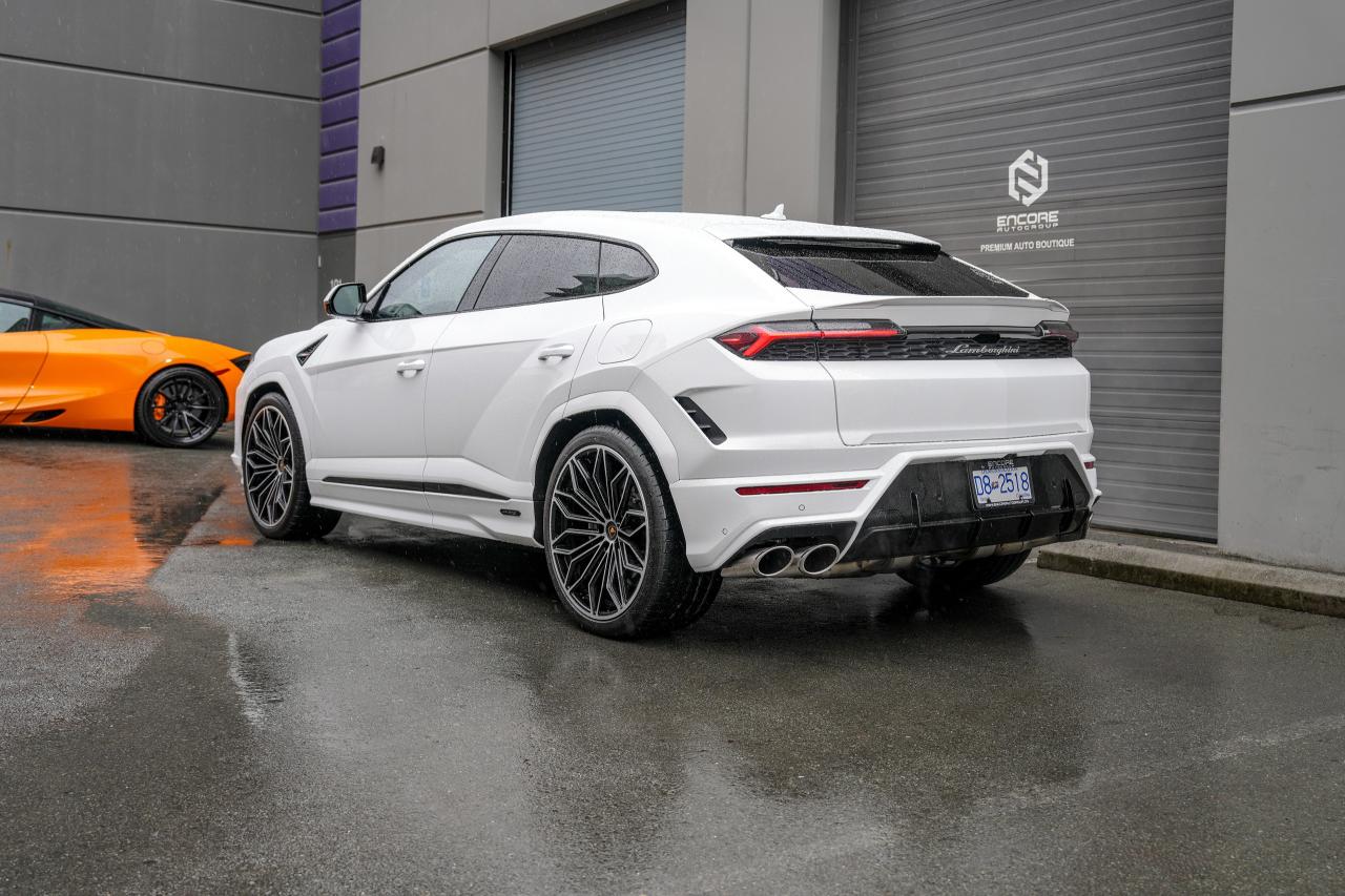 2025 Lamborghini Urus SE - Photo #12