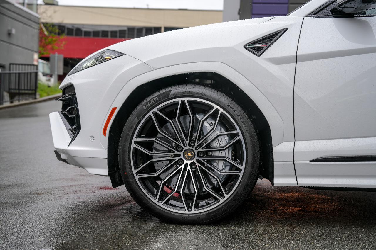 2025 Lamborghini Urus SE - Photo #19