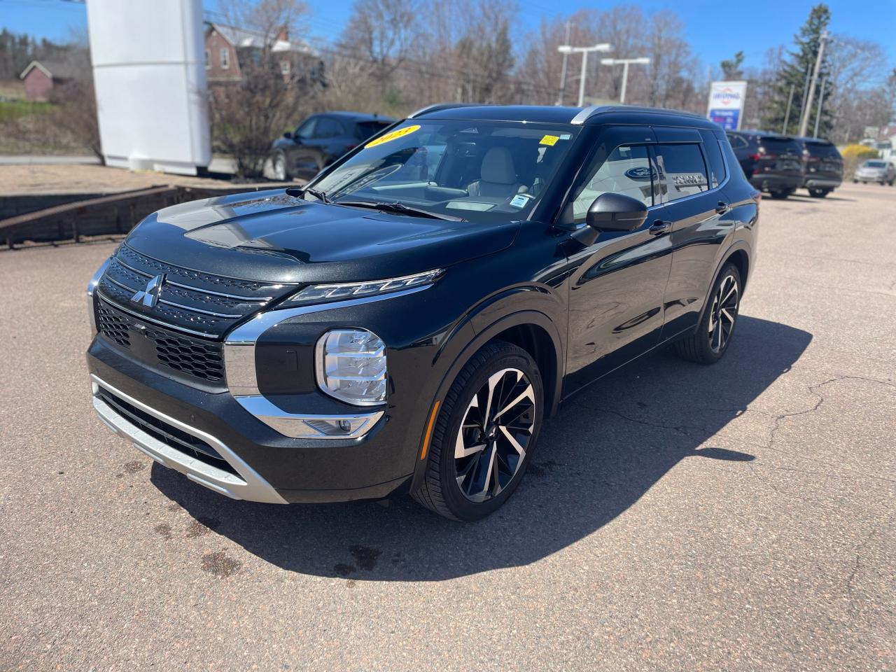 2023 Mitsubishi Outlander GT Photo2
