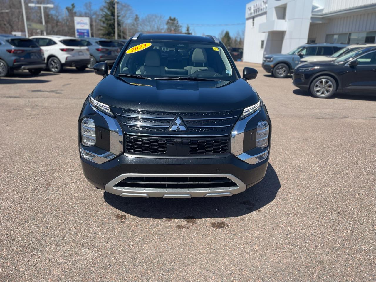 2023 Mitsubishi Outlander GT Photo1