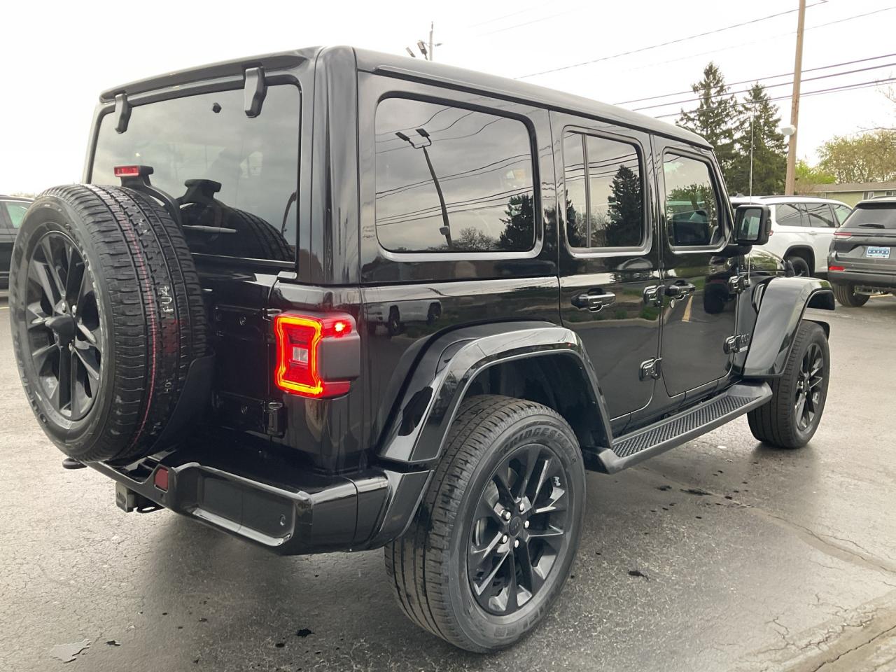 2021 Jeep Wrangler Unlimited HIGH ALTITUDE / SKY TOP / ADV SAFETY / TRAILER TOW Photo