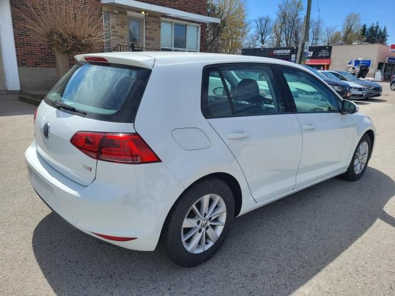 2015 Volkswagen Golf TRENDLINE Photo3