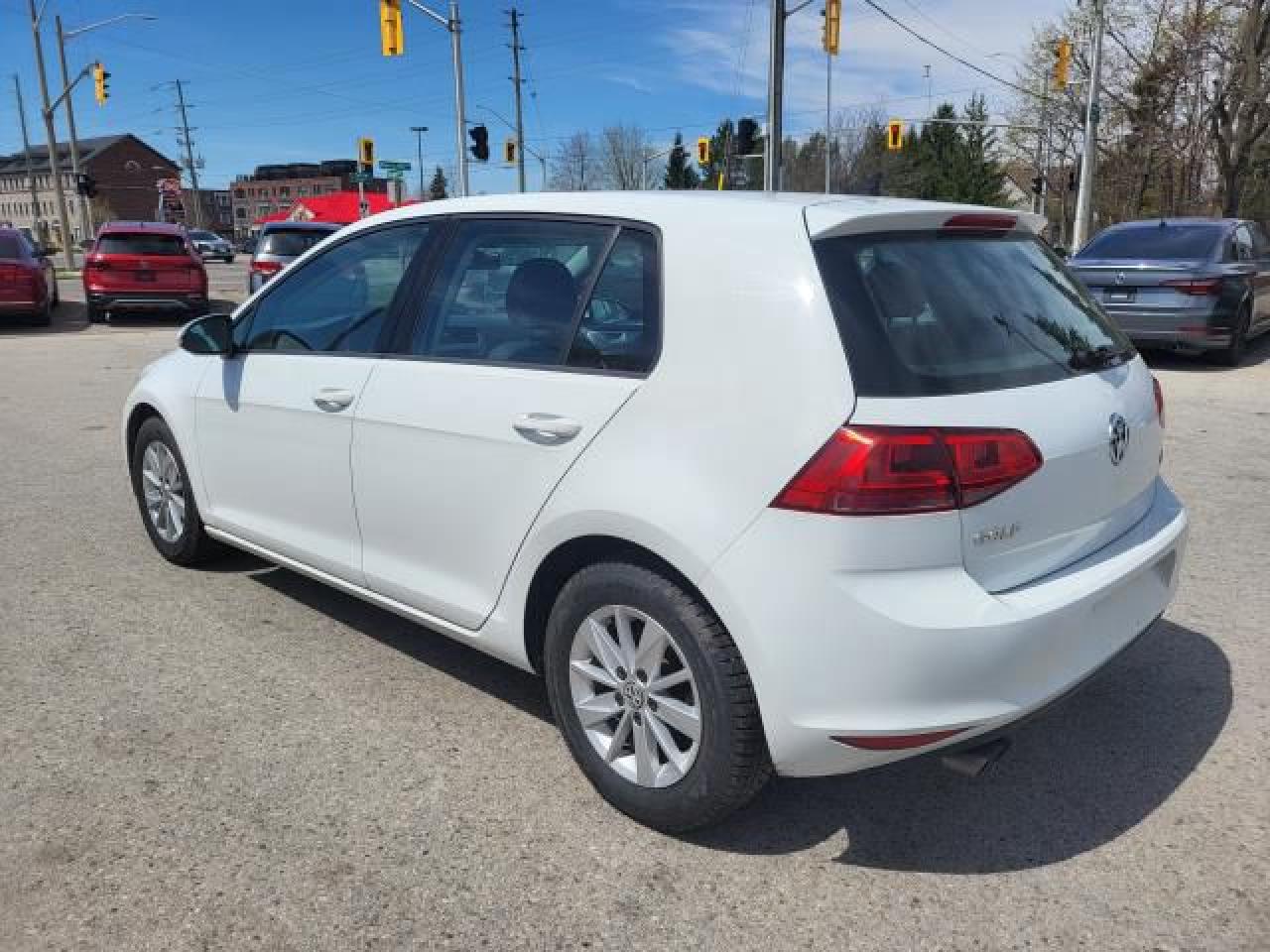 2015 Volkswagen Golf TRENDLINE Photo5