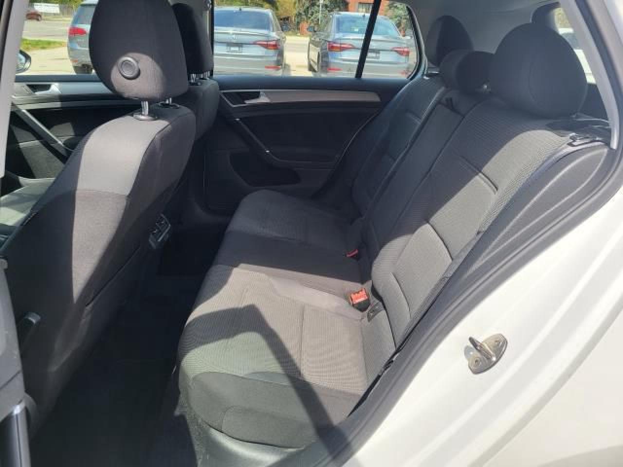 2015 Volkswagen Golf TRENDLINE Photo14