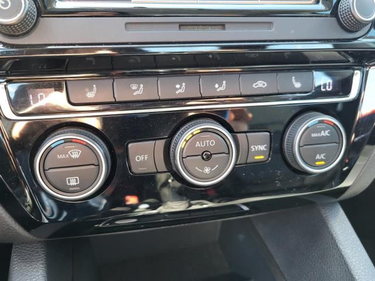 2015 Volkswagen Jetta HIGHLINE TDI Photo12