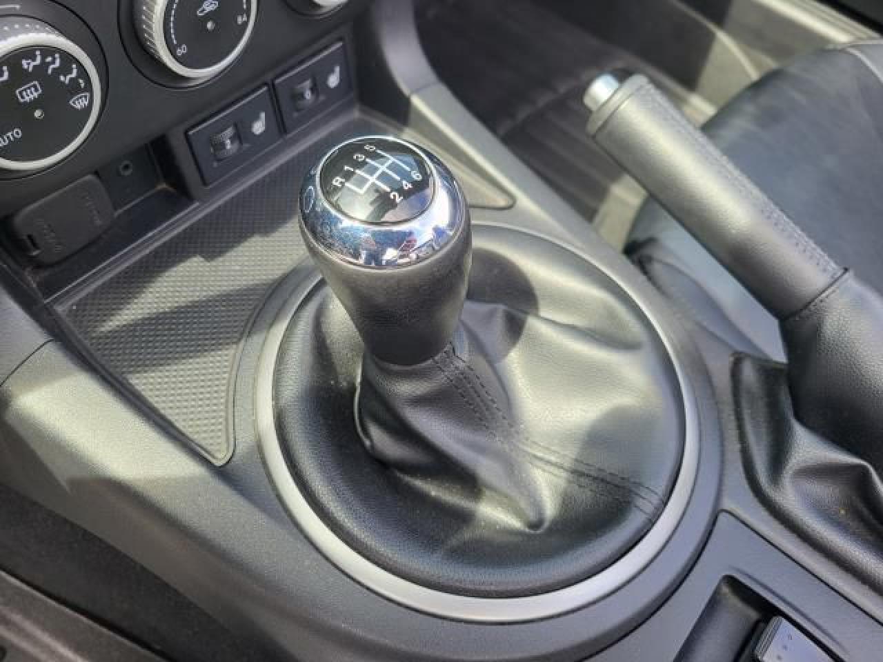 2010 Mazda Miata MX-5 Grand Touring PRHT Photo11