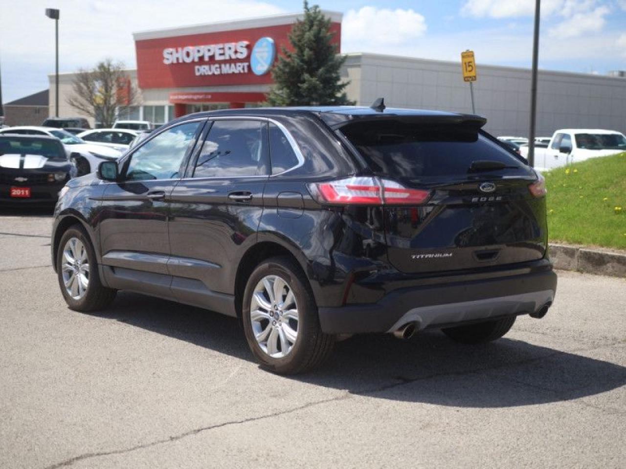 2022 Ford Edge Titanium  **PANO ROOF - PWR GATE** Photo2