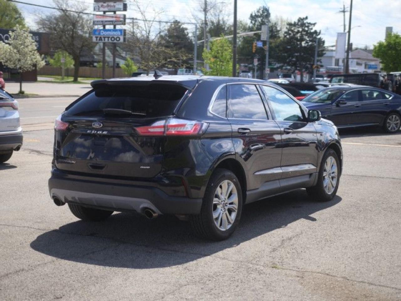 2022 Ford Edge Titanium  **PANO ROOF - PWR GATE** Photo3