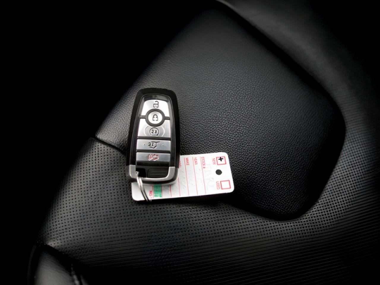 2022 Ford Edge Titanium  **PANO ROOF - PWR GATE** Photo