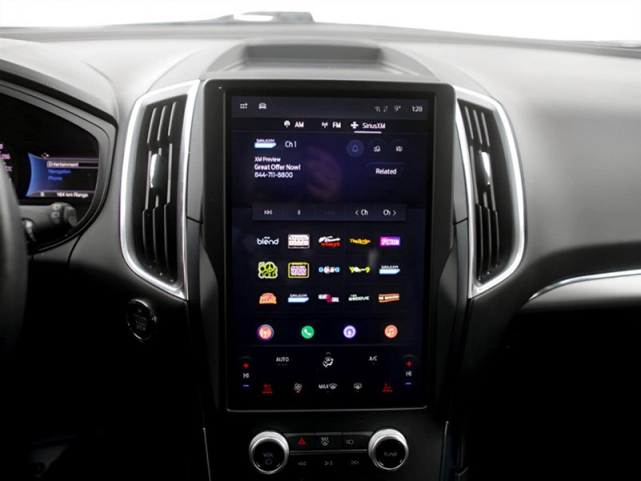 2022 Ford Edge Titanium  **PANO ROOF - PWR GATE** Photo