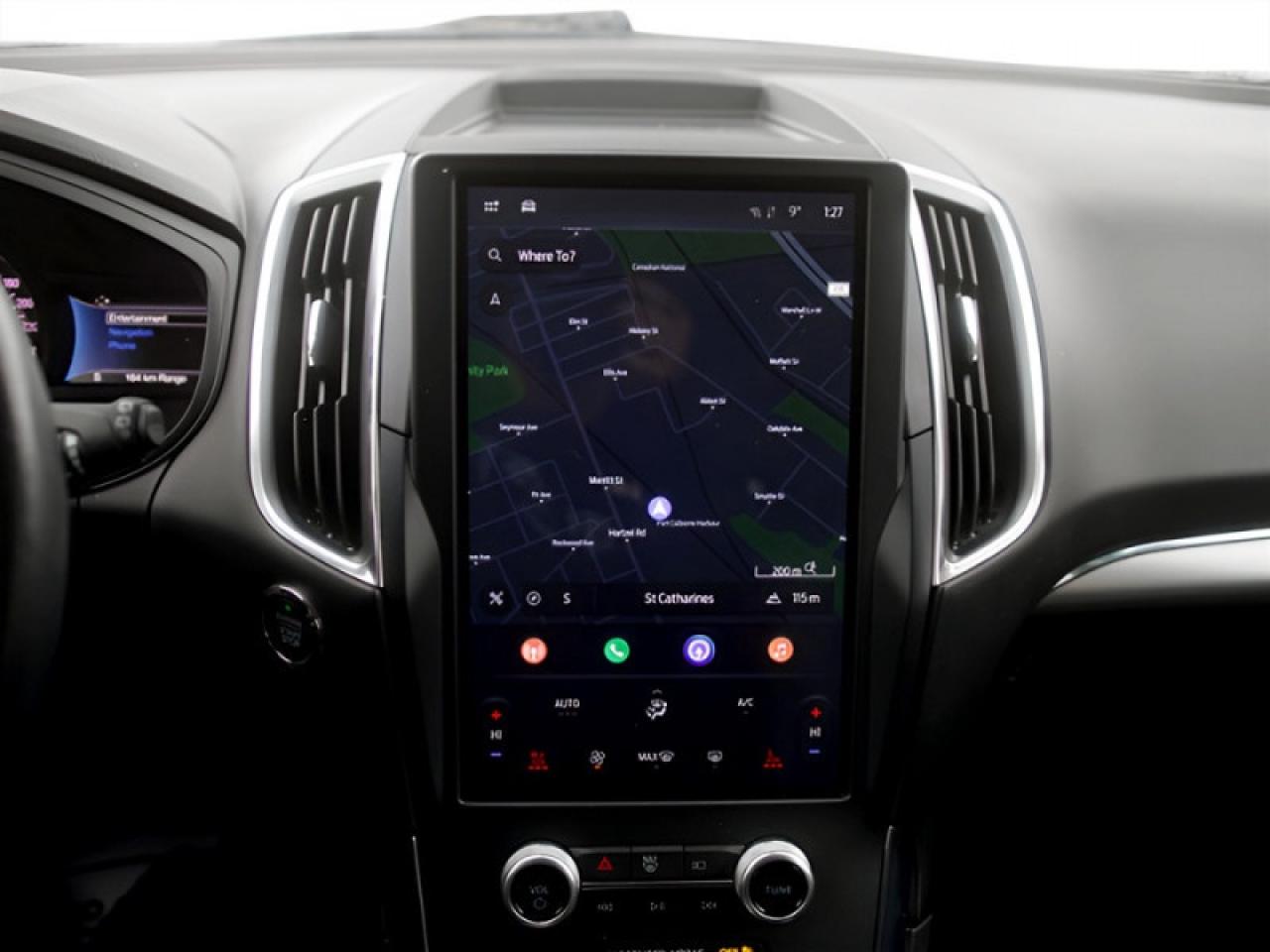 2022 Ford Edge Titanium  **PANO ROOF - PWR GATE** Photo