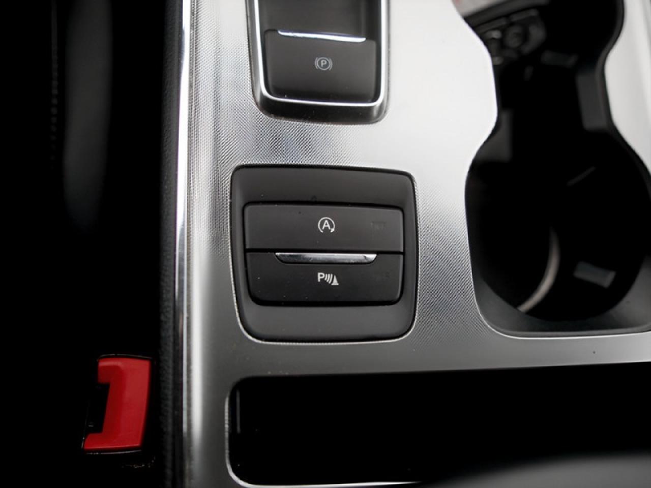 2022 Ford Edge Titanium  **PANO ROOF - PWR GATE** Photo