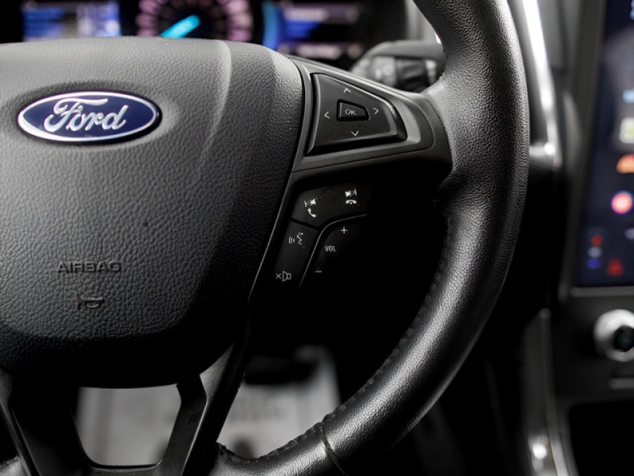 2022 Ford Edge Titanium  **PANO ROOF - PWR GATE** Photo