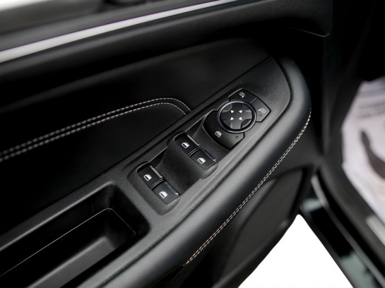 2022 Ford Edge Titanium  **PANO ROOF - PWR GATE** Photo