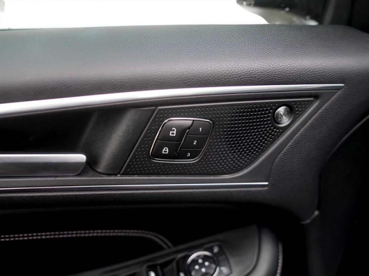 2022 Ford Edge Titanium  **PANO ROOF - PWR GATE** Photo