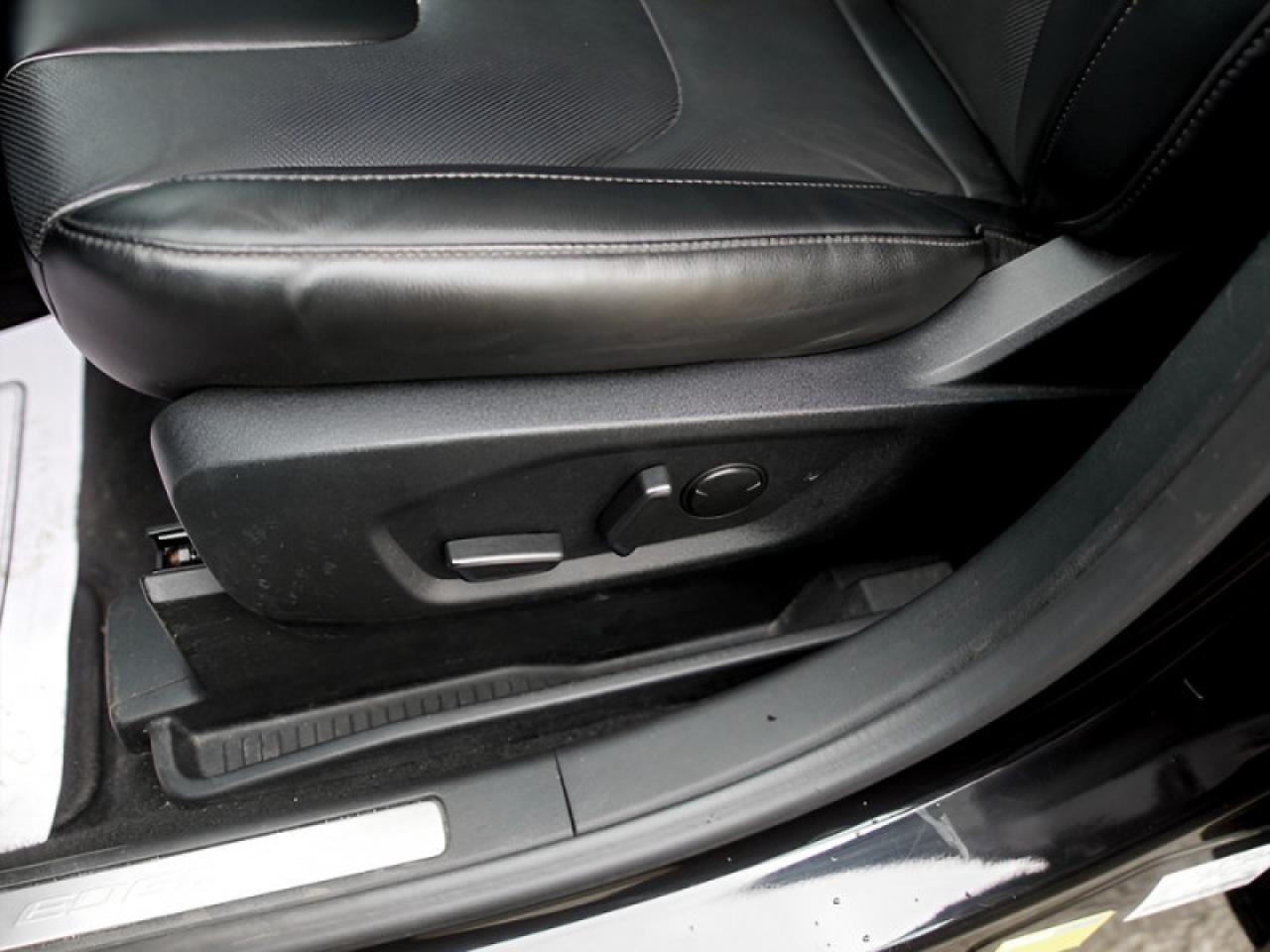 2022 Ford Edge Titanium  **PANO ROOF - PWR GATE** Photo