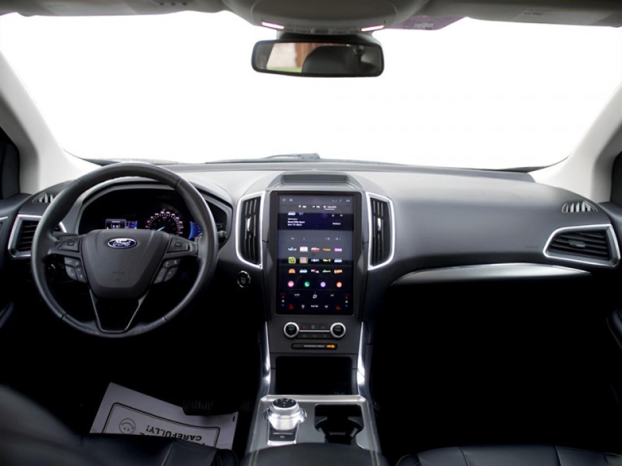 2022 Ford Edge Titanium  **PANO ROOF - PWR GATE** Photo