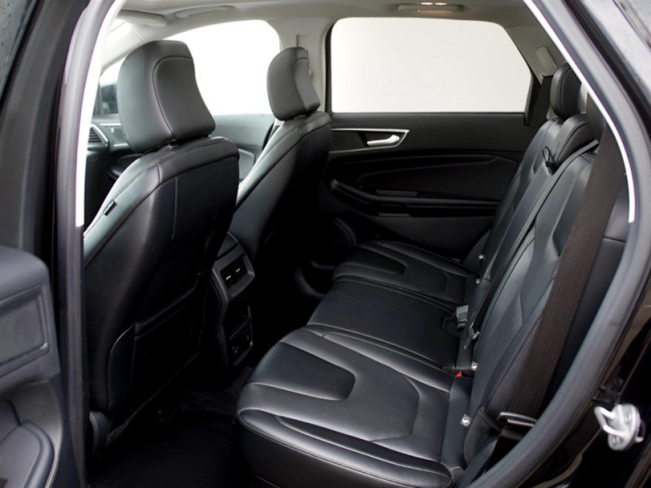 2022 Ford Edge Titanium  **PANO ROOF - PWR GATE** Photo