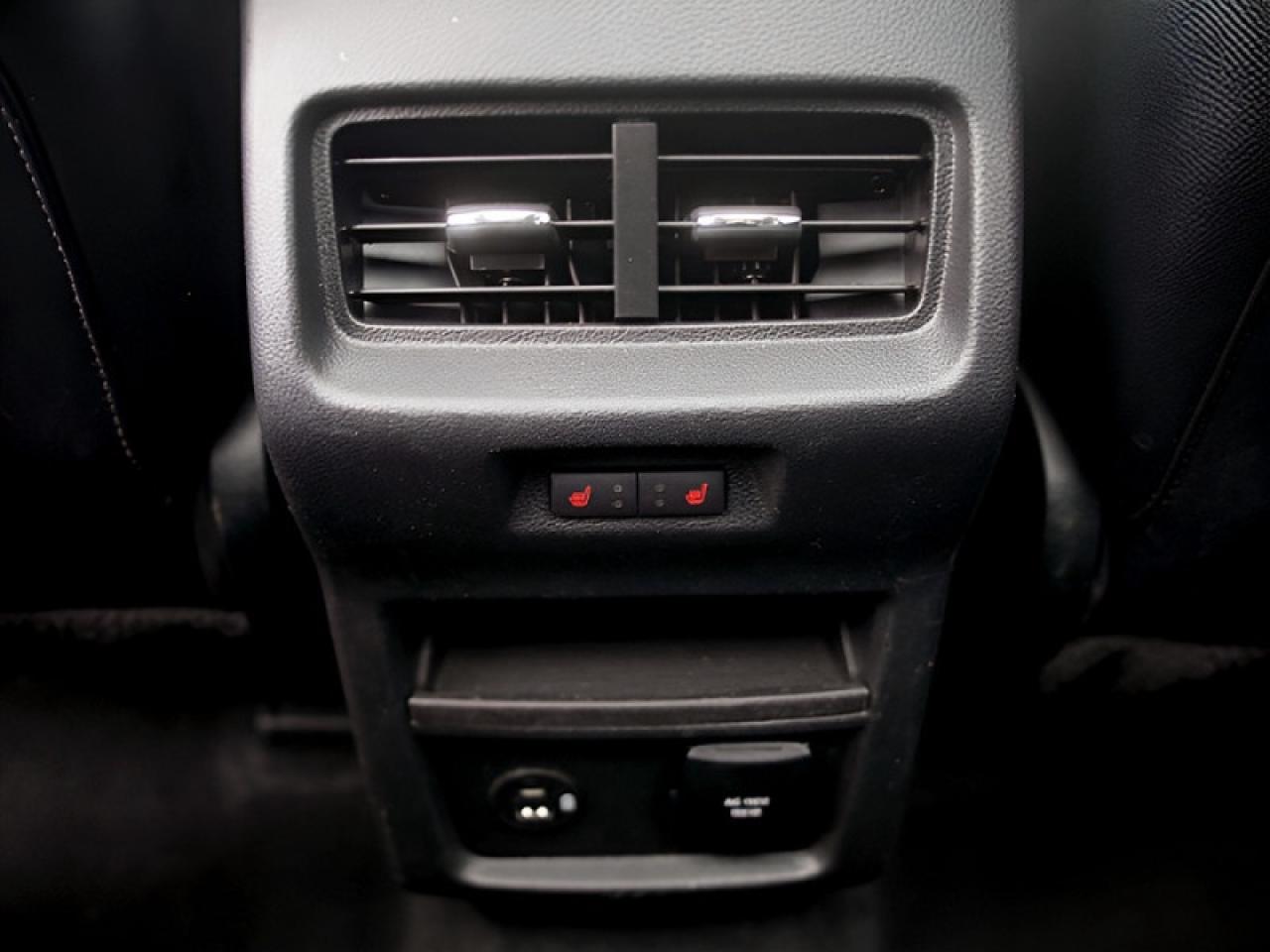 2022 Ford Edge Titanium  **PANO ROOF - PWR GATE** Photo