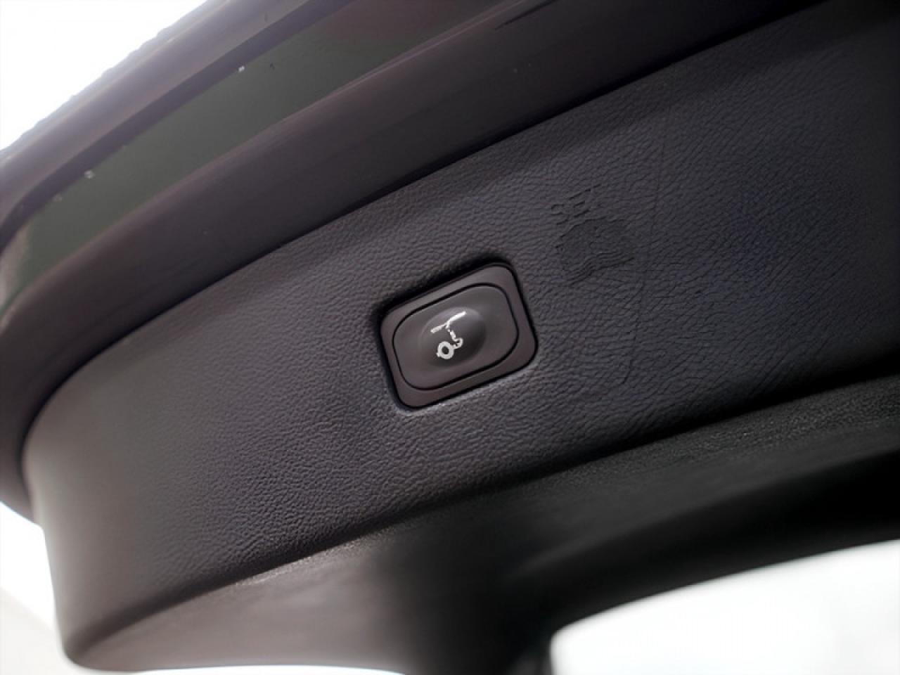 2022 Ford Edge Titanium  **PANO ROOF - PWR GATE** Photo