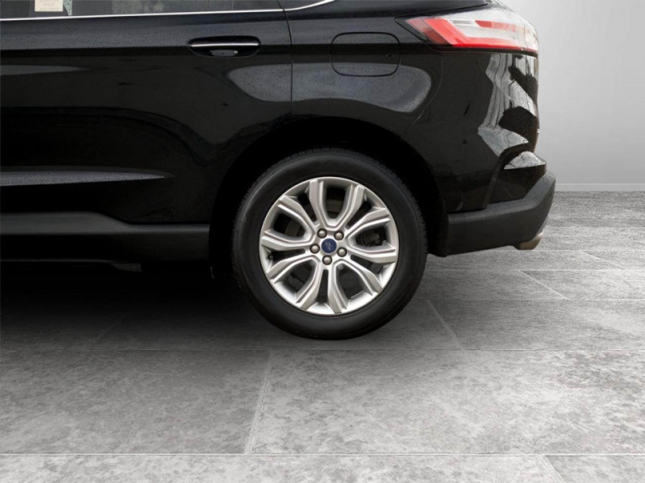 2022 Ford Edge Titanium  **PANO ROOF - PWR GATE** Photo