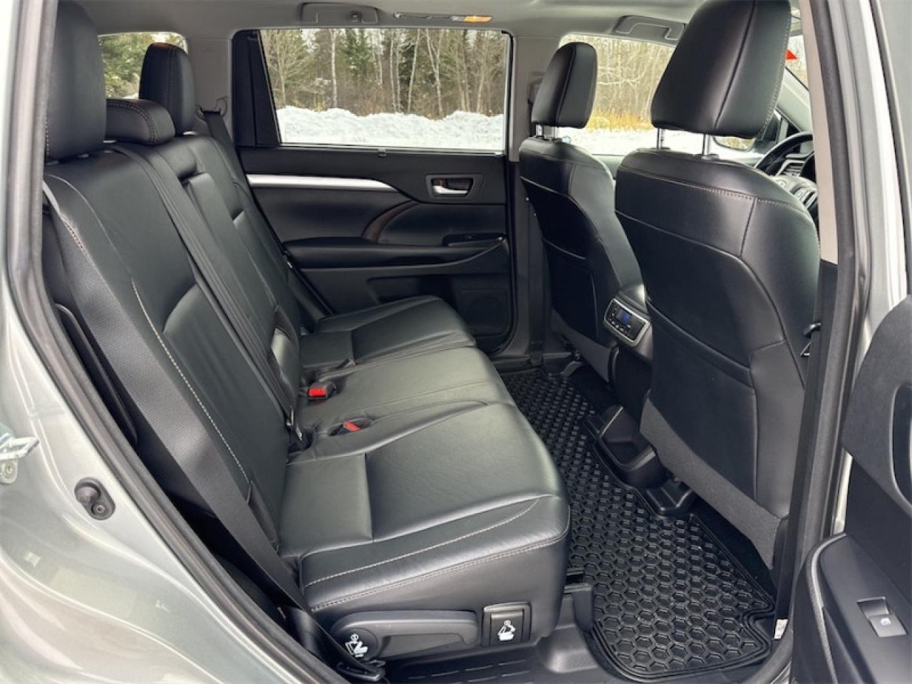 2018 Toyota Highlander XLE AWD  Sunroof - $283 B/W Photo