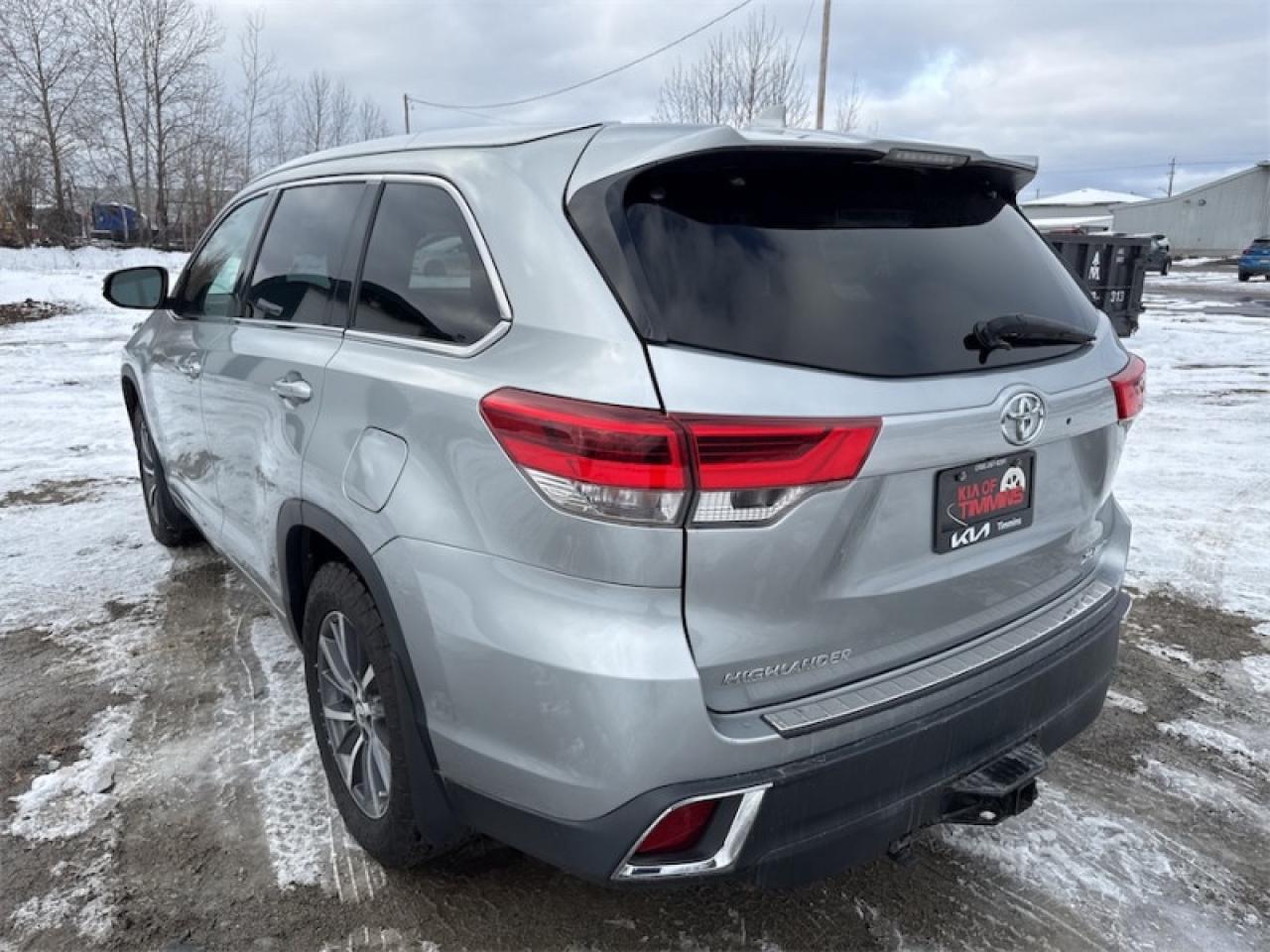 2018 Toyota Highlander XLE AWD  Sunroof - $283 B/W Photo