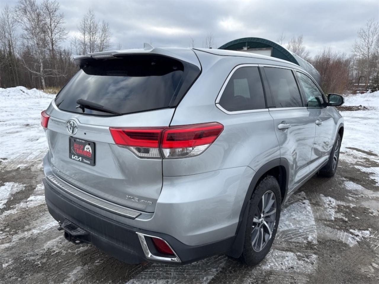 2018 Toyota Highlander XLE AWD  Sunroof - $283 B/W Photo