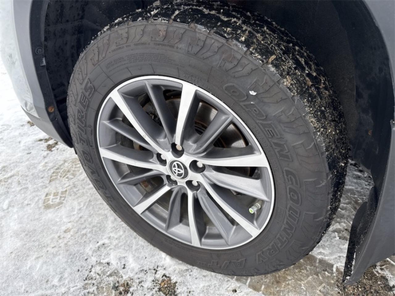 2018 Toyota Highlander XLE AWD  Sunroof - $283 B/W Photo