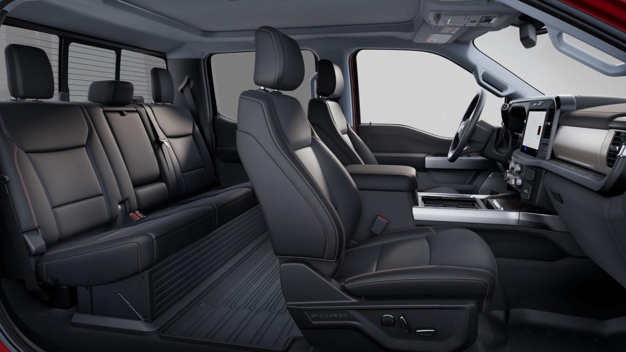 2025 Ford SUPERDUTY F-350® Lariat® Photo5