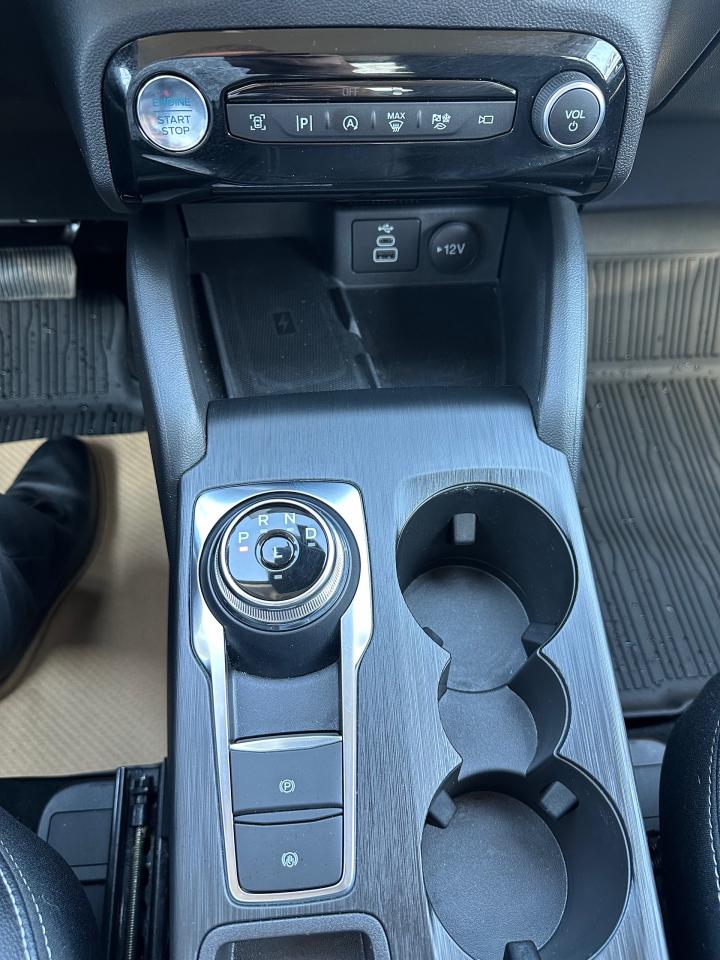 2024 Ford Escape Platinum Photo5