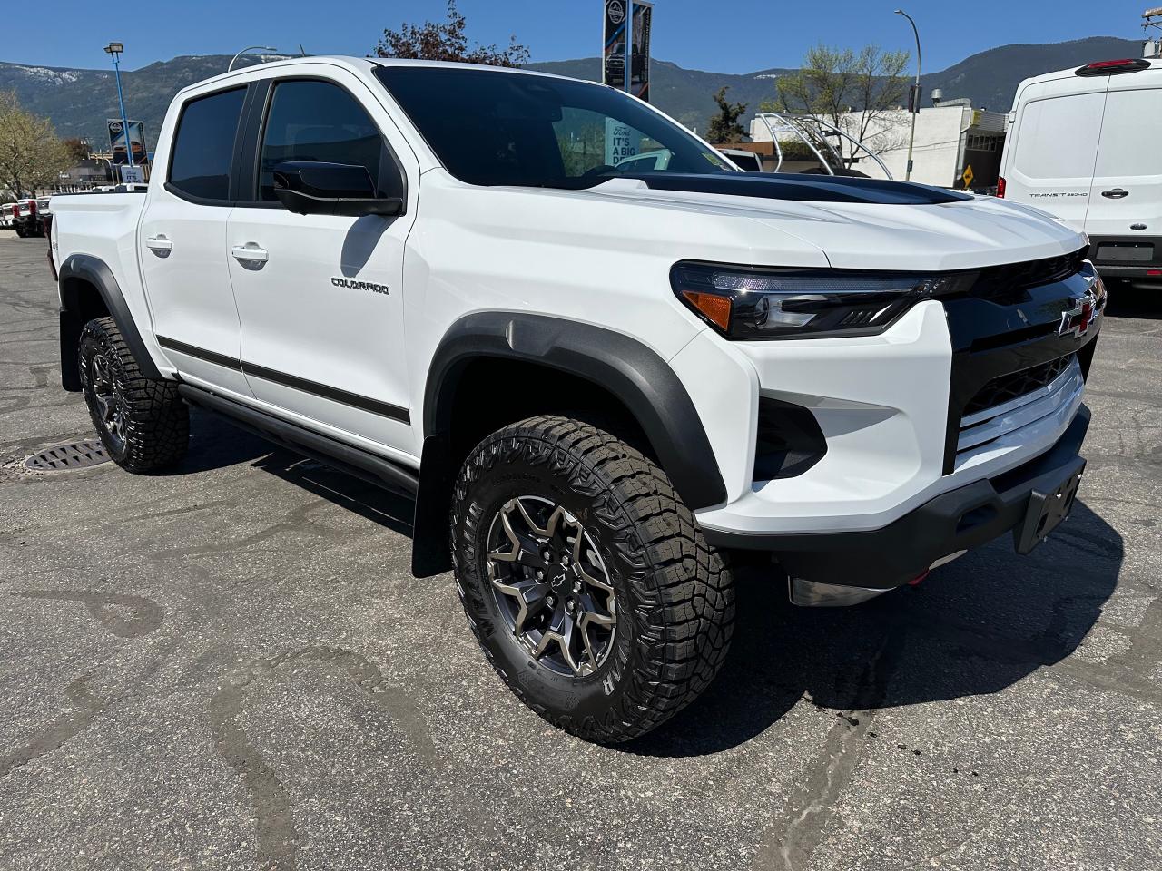 2024 Chevrolet Colorado 4WD ZR2 Photo2