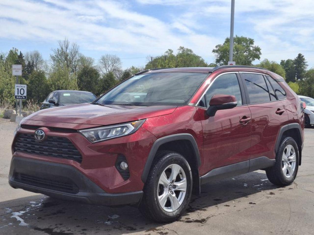 Used 2020 Toyota RAV4 XLE AWD | Sunroof | Radar Cruise | Heated Seats | Rear Camera | Power Seat | and More ! for sale in Guelph, ON