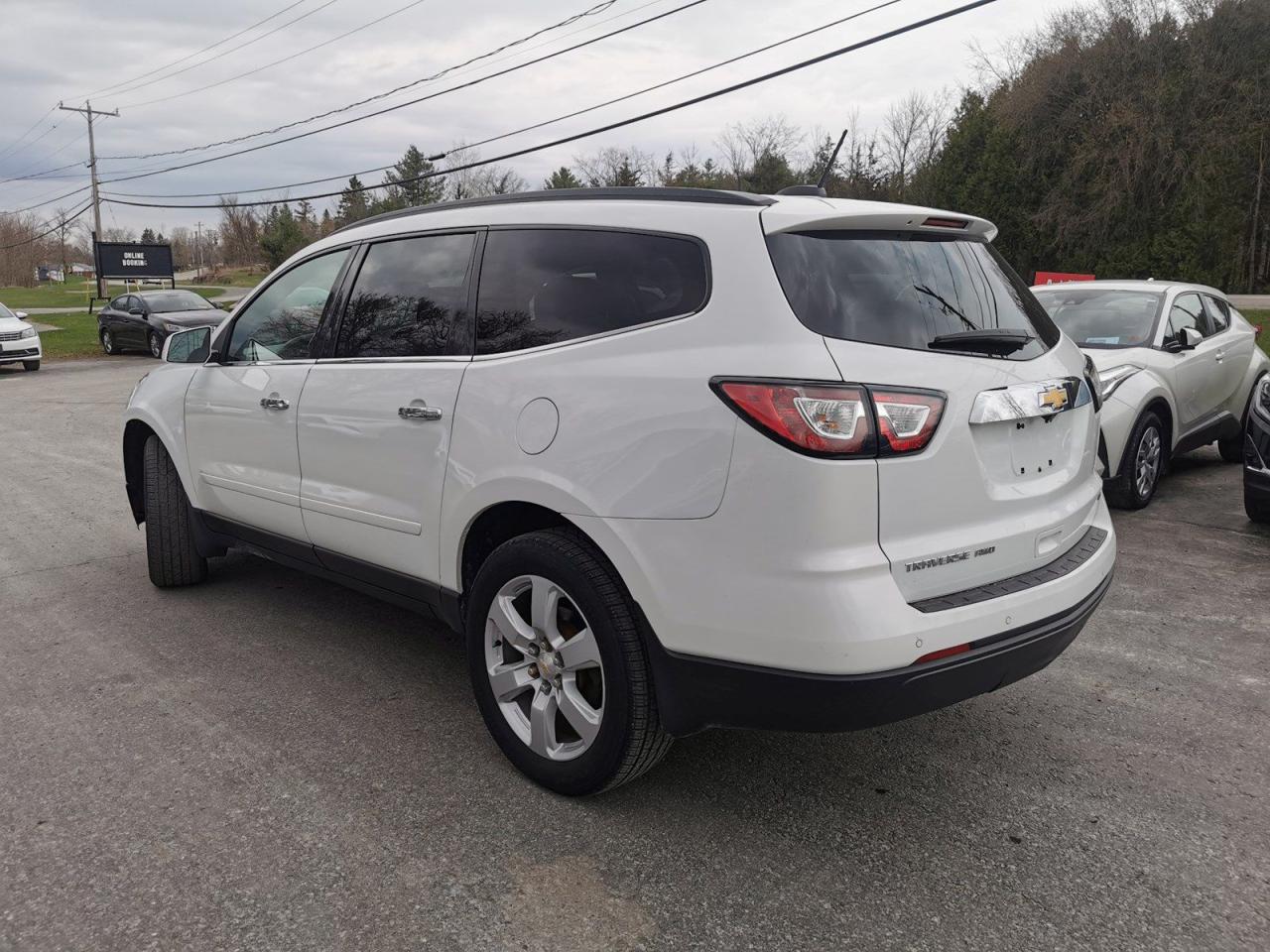 2017 Chevrolet Traverse 1LT - Photo #3