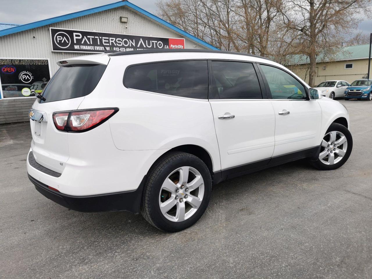 2017 Chevrolet Traverse 1LT - Photo #4