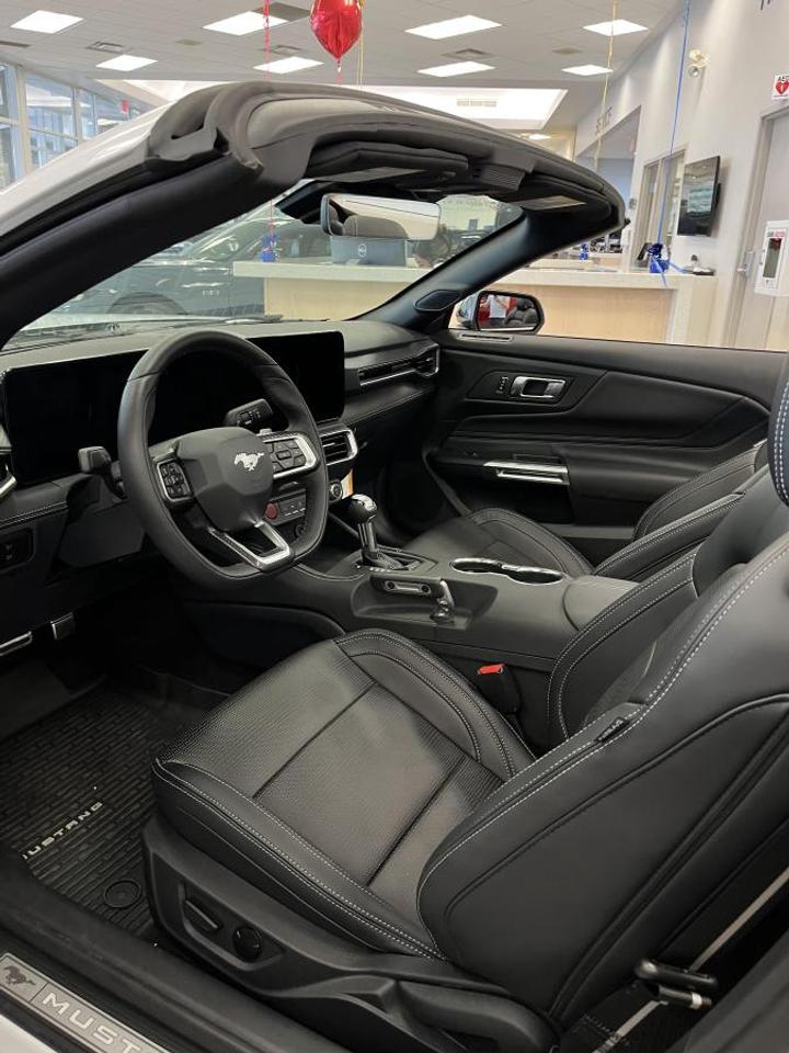 2025 Ford Mustang GT Premium Photo2