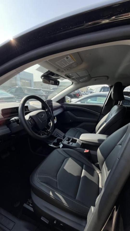 2025 Ford Mustang Mach-E Premium Photo2