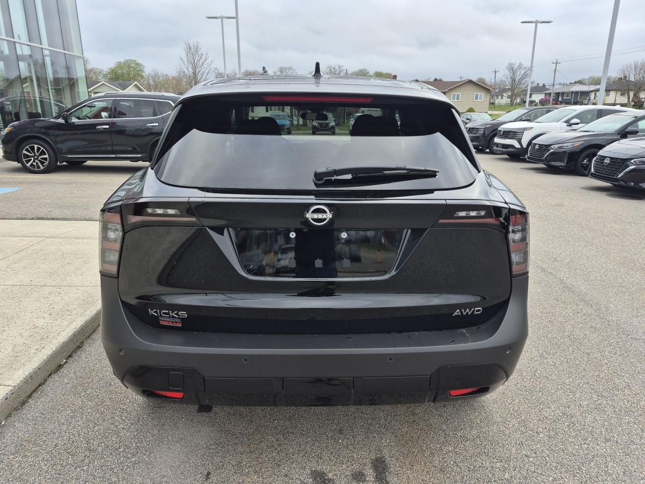 2025 Nissan Kicks SV Photo4